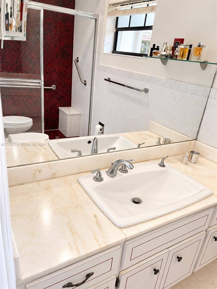 19265 E Saint Andrews Drive, Hialeah, FL 33015 Photo 15