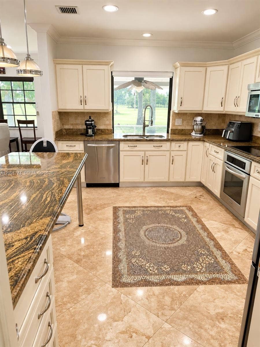 19265 E Saint Andrews Drive, Hialeah, FL 33015 Photo 38