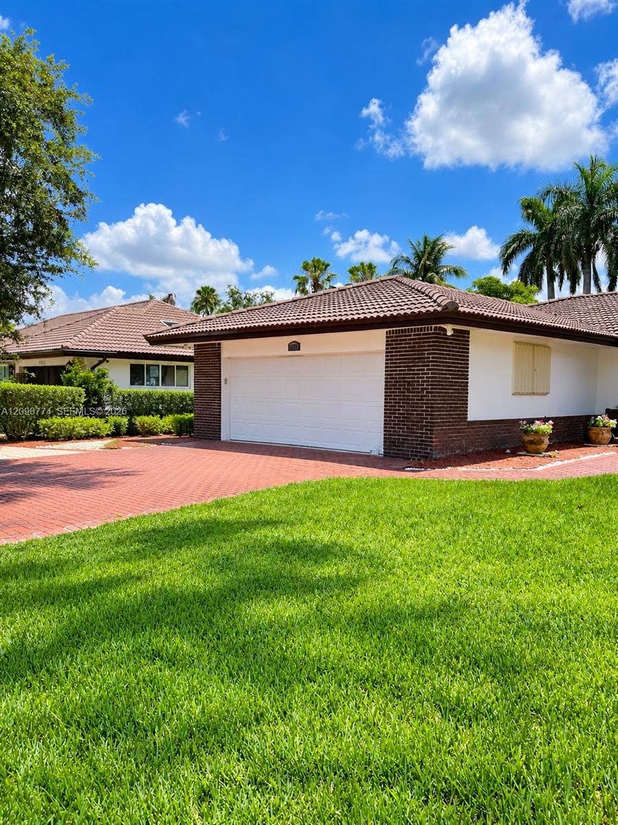 19265 E Saint Andrews Drive, Hialeah, FL 33015 Photo 5
