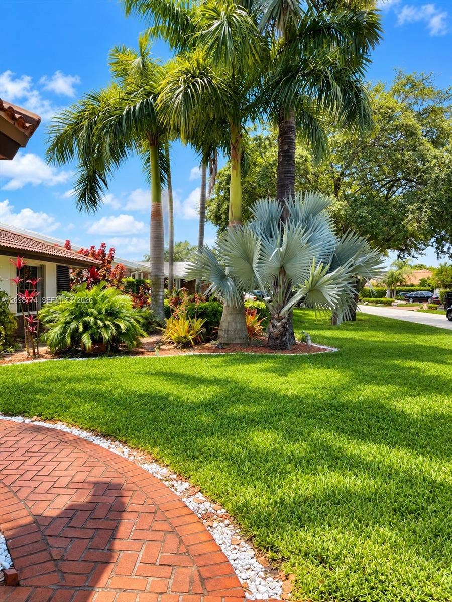 19265 E Saint Andrews Drive, Hialeah, FL 33015 Photo 7