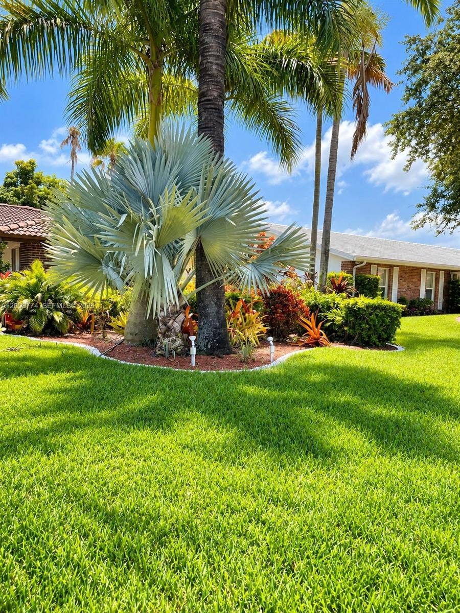 19265 E Saint Andrews Drive, Hialeah, FL 33015 Photo 8
