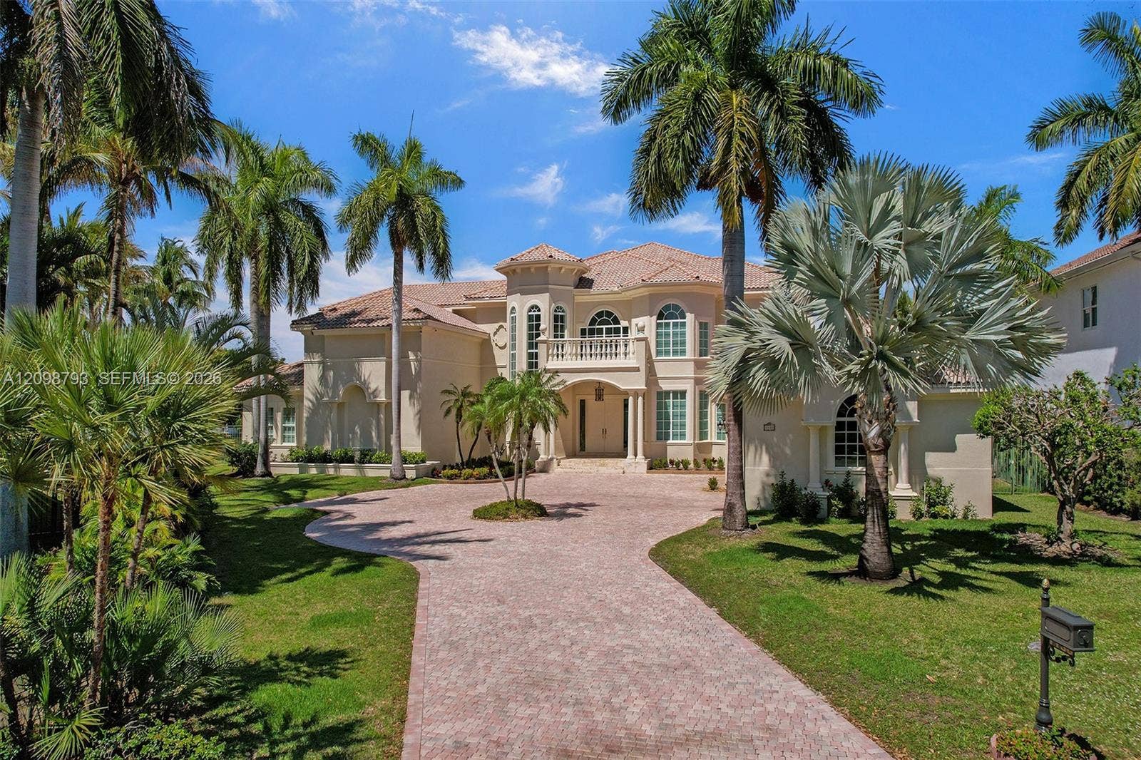 1130 Harbor Court, Hollywood, FL 33019 Photo 2