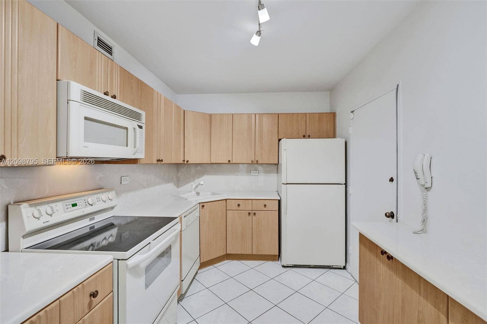 5601 Collins Avenue, #620, Miami Beach, FL 33140 Photo 9
