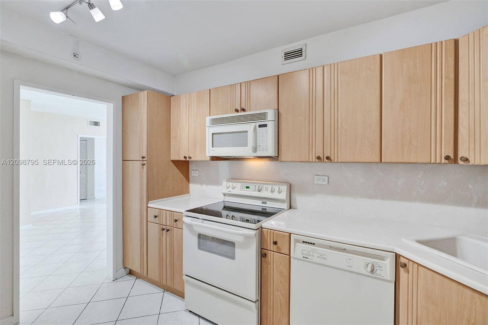 5601 Collins Avenue, #620, Miami Beach, FL 33140 Photo 7