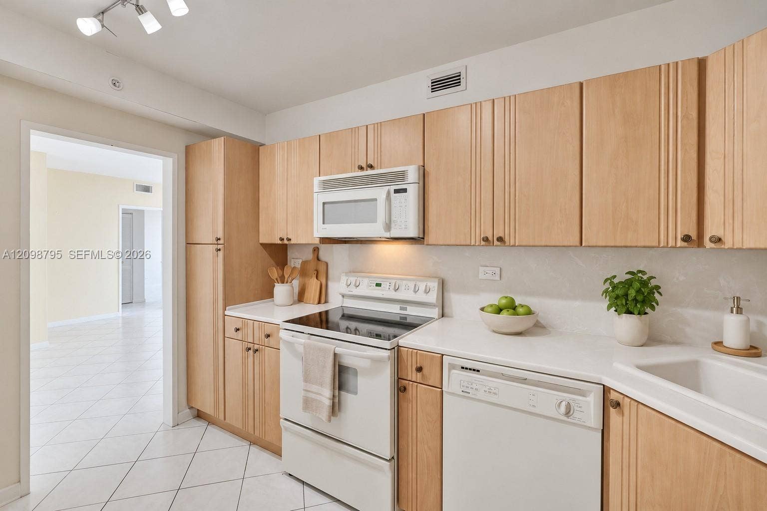 5601 Collins Avenue, #620, Miami Beach, FL 33140 Digitally Staged
