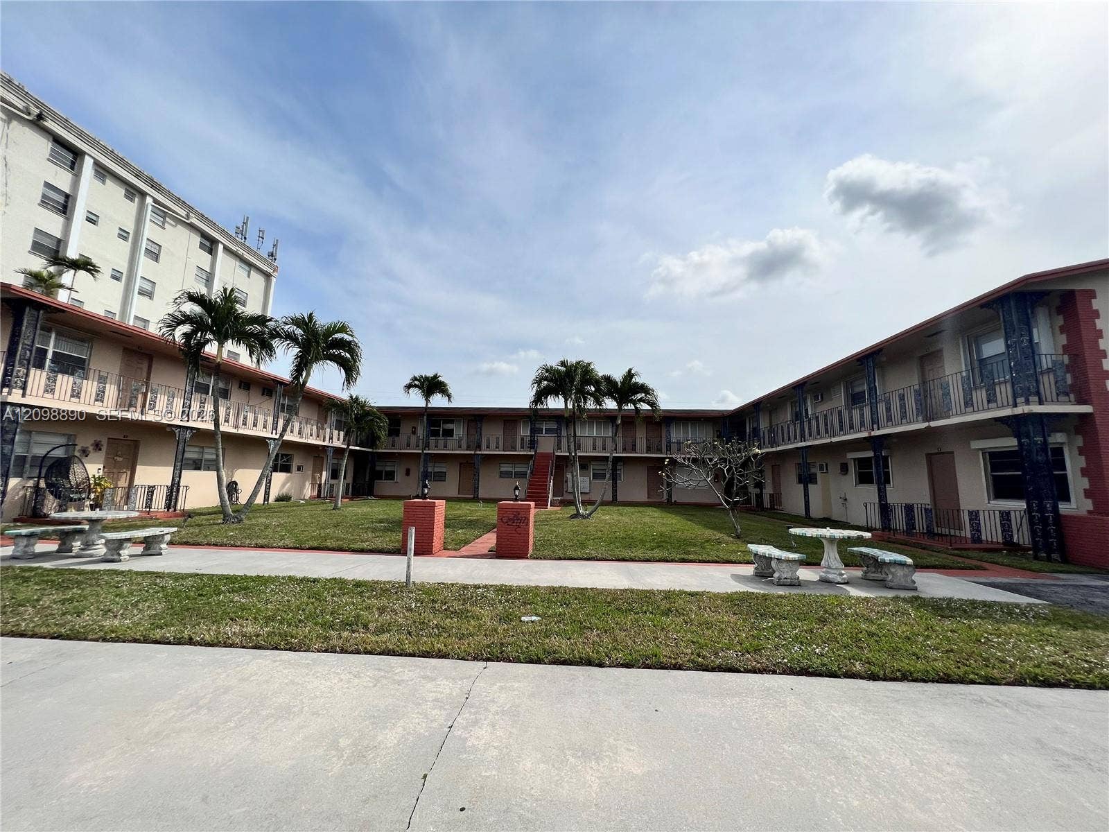 5300 Hollywood Boulevard, #10, Hollywood, Hollywood, FL 33021 Photo 2