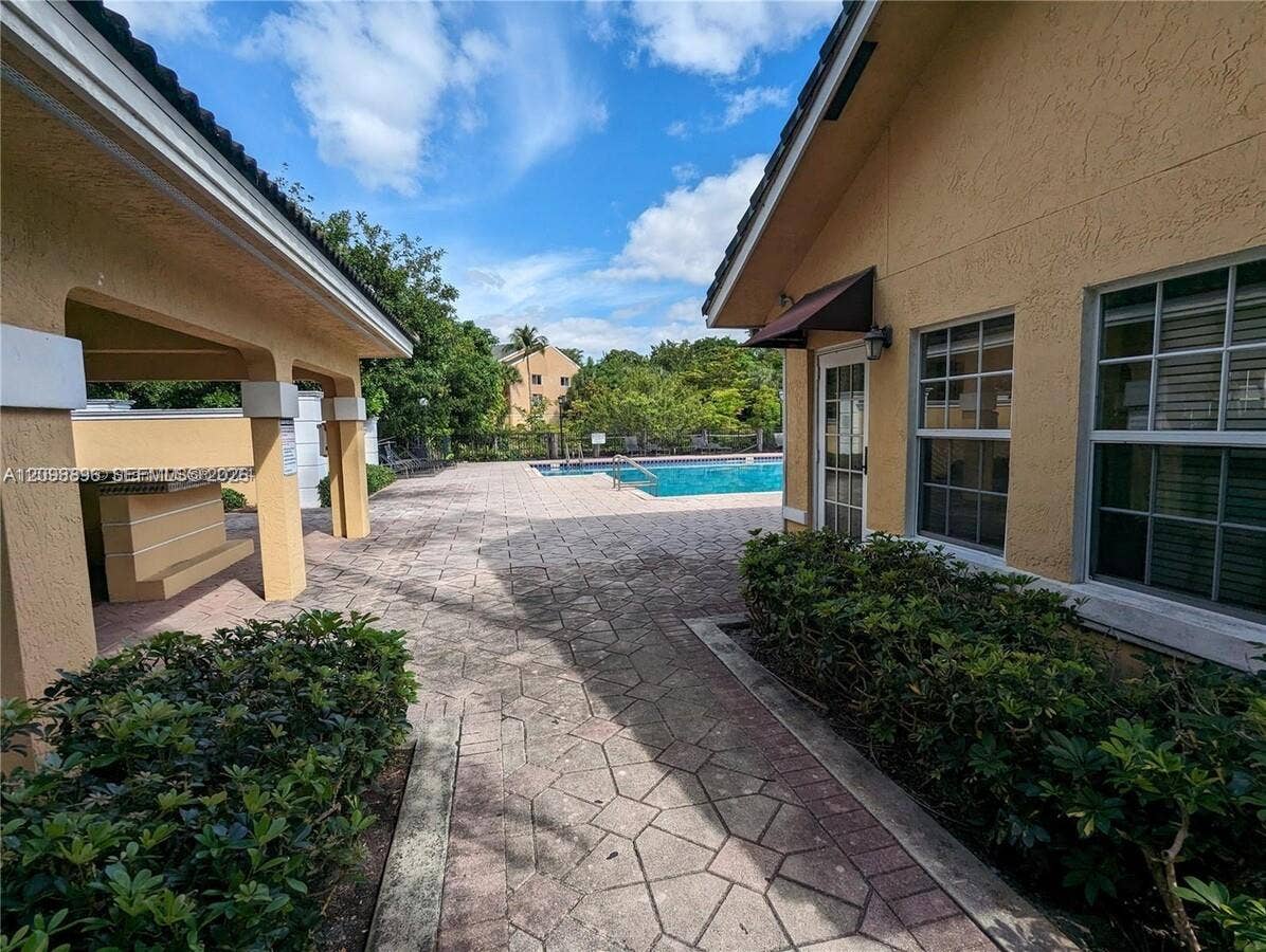 4055 W Mcnab Road, #H112, Pompano Beach, FL 33069 Photo 2