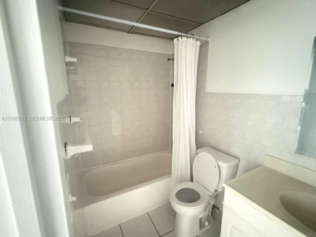 17560 Atlantic Boulevard, #405, Sunny Isles Beach, Sunny Isles Beach, FL 33160 Photo 4