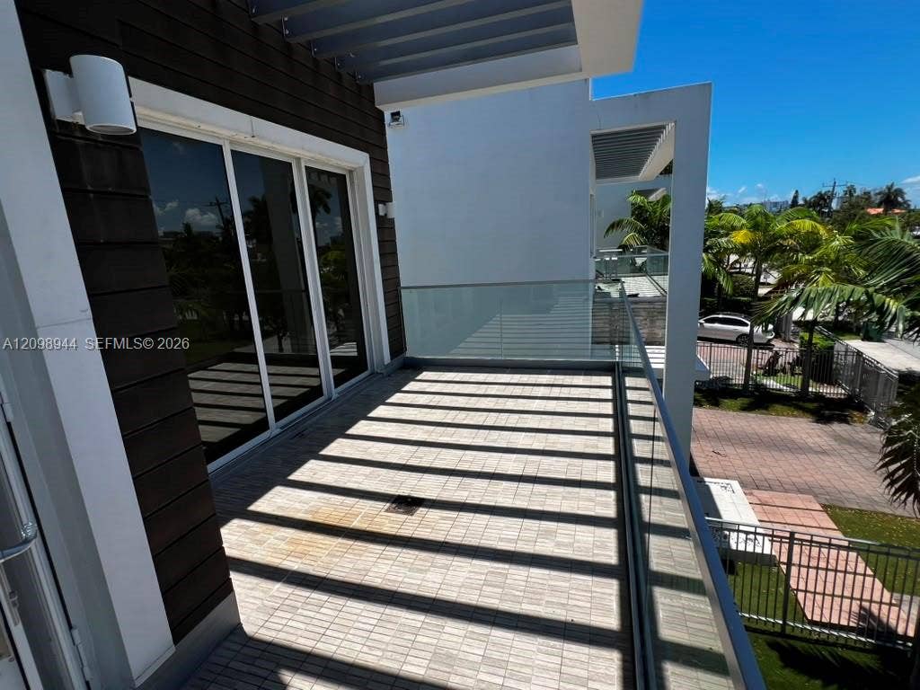 18975 Atlantic Boulevard, Sunny Isles Beach, FL 33160 Photo 12