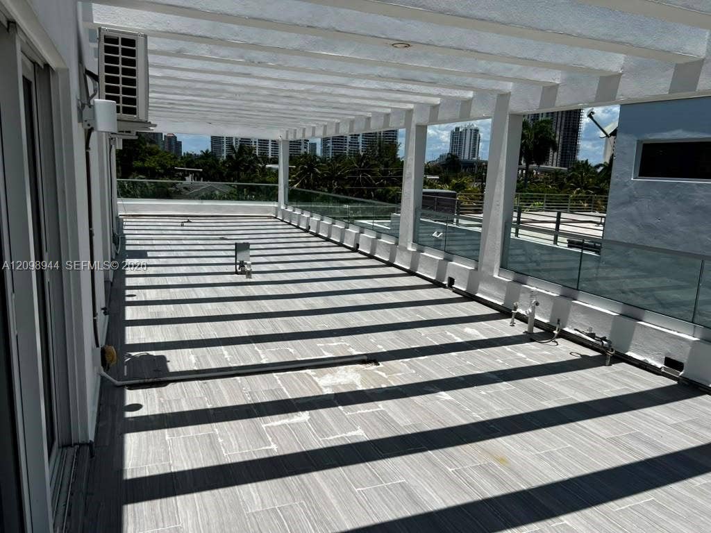 18975 Atlantic Boulevard, Sunny Isles Beach, FL 33160 Photo 10