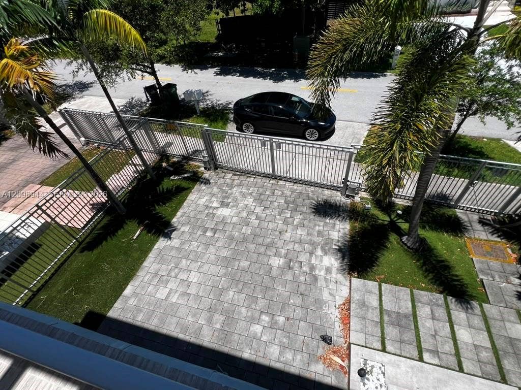 18975 Atlantic Boulevard, Sunny Isles Beach, FL 33160 Photo 2