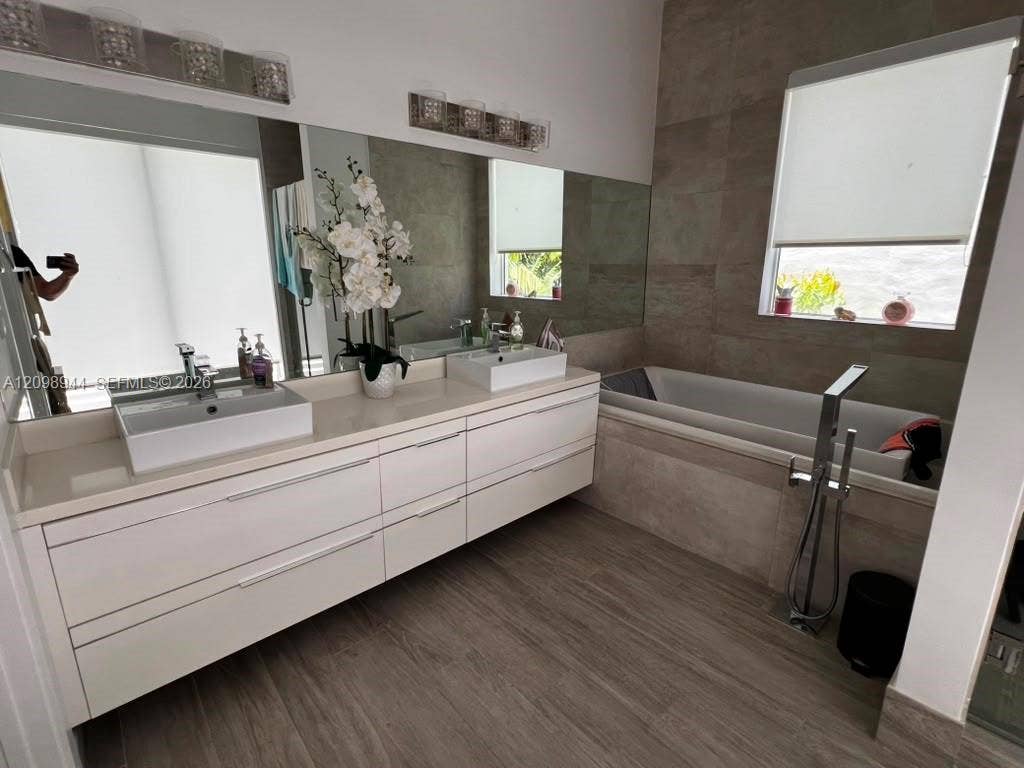 18975 Atlantic Boulevard, Sunny Isles Beach, FL 33160 Photo 24