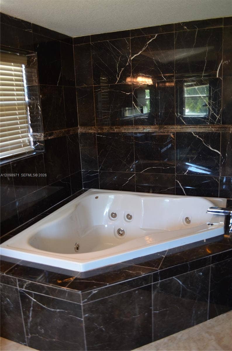 Pembroke Pines, FL 33029 Photo 16