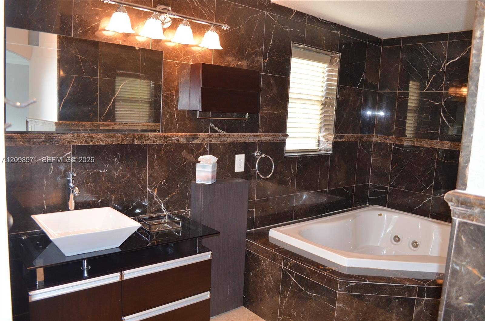 Pembroke Pines, FL 33029 Photo 15