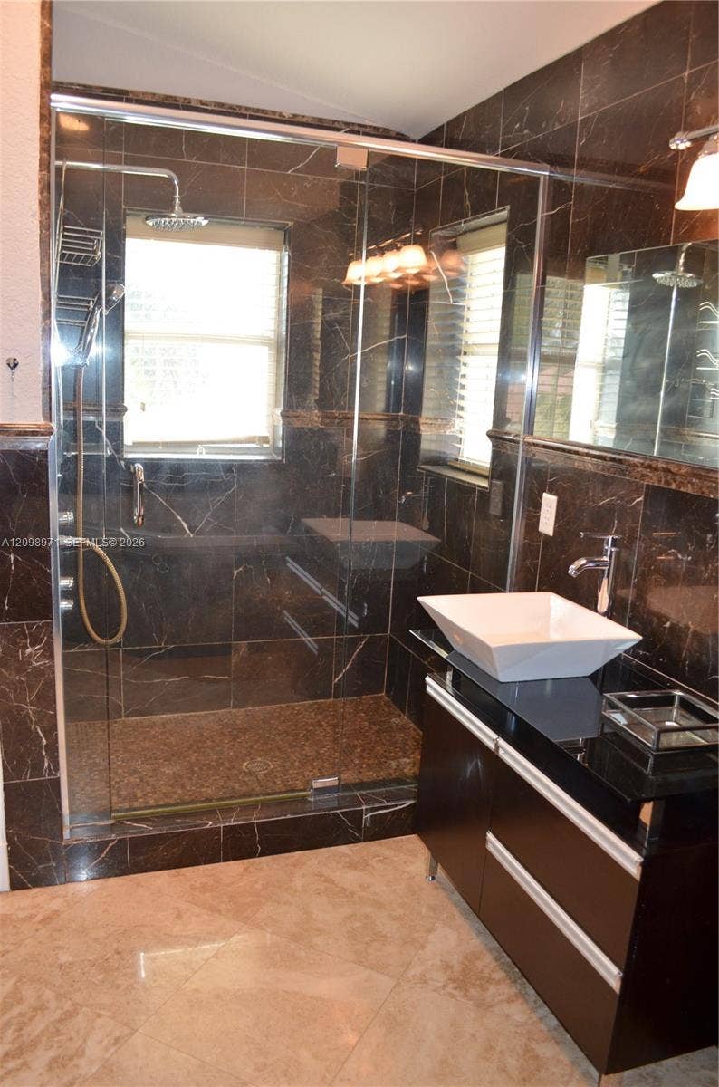 Pembroke Pines, FL 33029 Photo 14