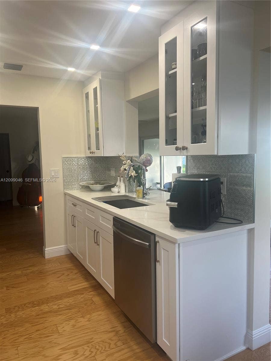 8221 NW 14th Street, Plantation, FL 33322 Photo 2