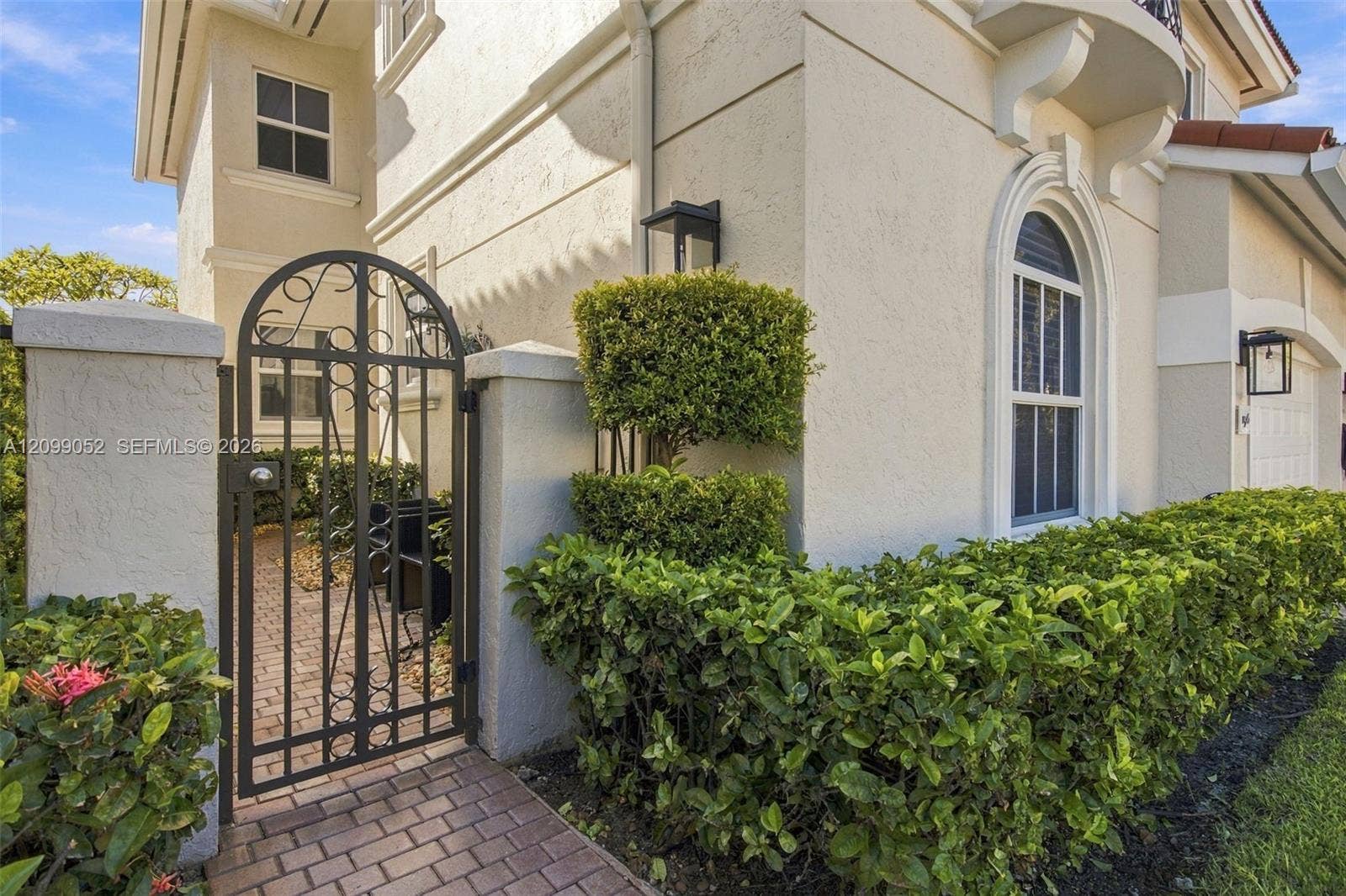 1516 Breakwater Terrace, Hollywood, FL 33019 Photo 5