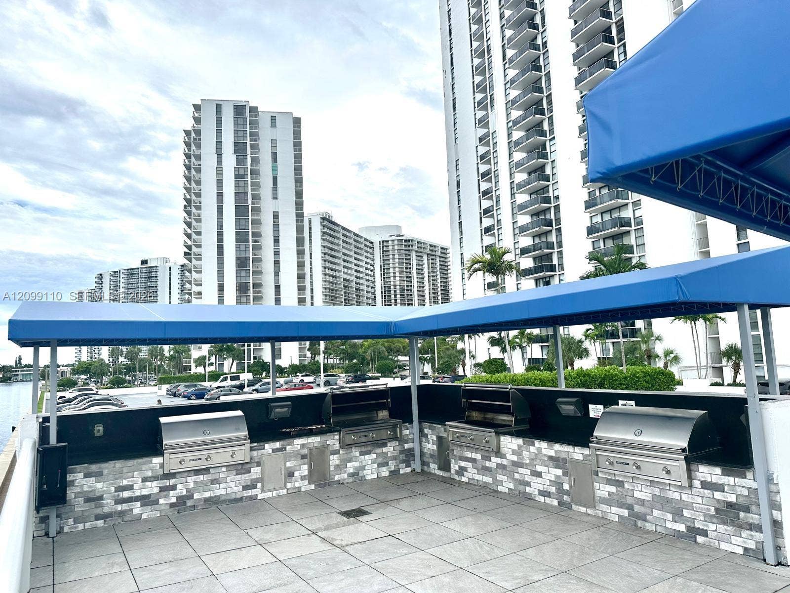 3675 N Country Club Drive, #1504, Aventura, Aventura, FL 33180 BAR B Q