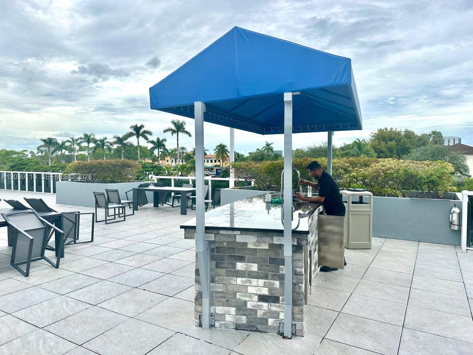 3675 N Country Club Drive, #1504, Aventura, Aventura, FL 33180 BAR B Q