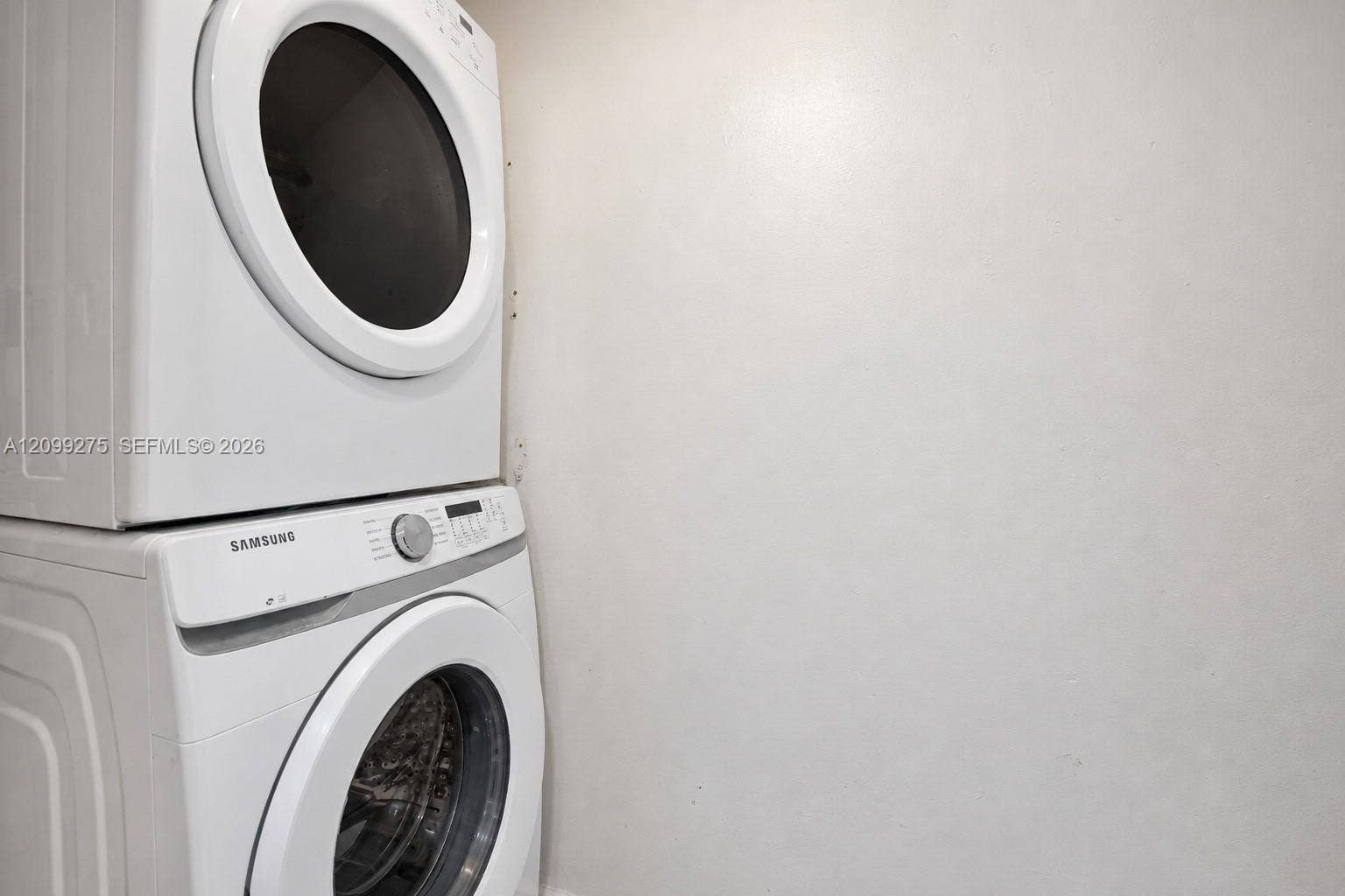 800 N Miami Avenue, #E-902, Miami, Miami, FL 33136 One of only a couple units in the building with an in unit washer & dryer.
