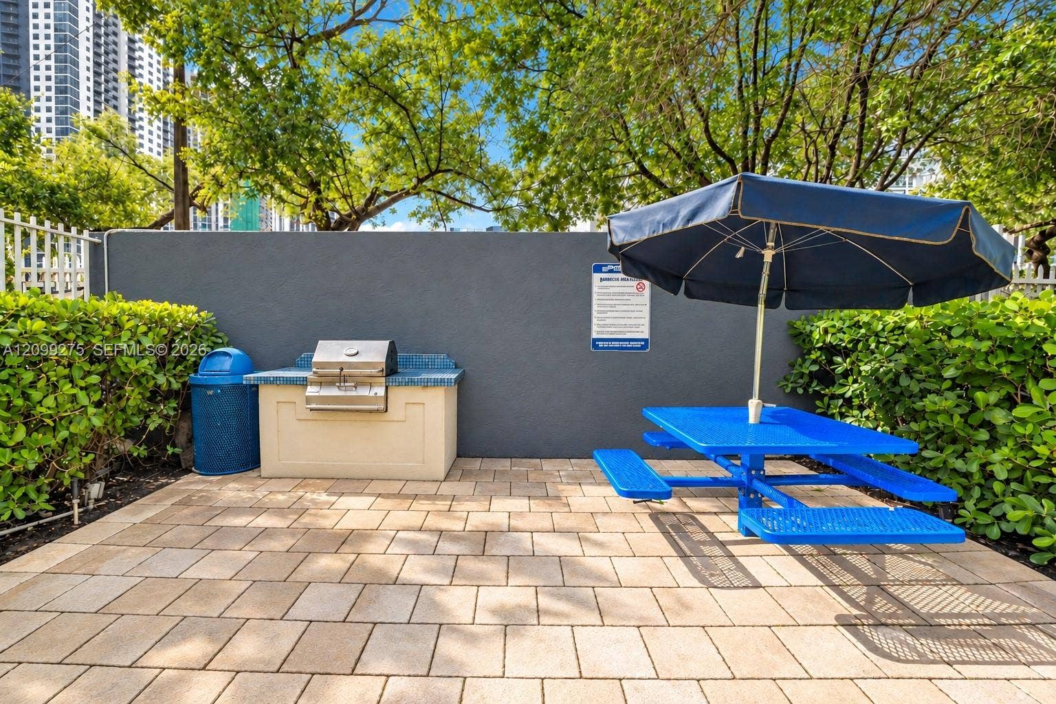 800 N Miami Avenue, #E-902, Miami, Miami, FL 33136 Outdoor community picnic area.