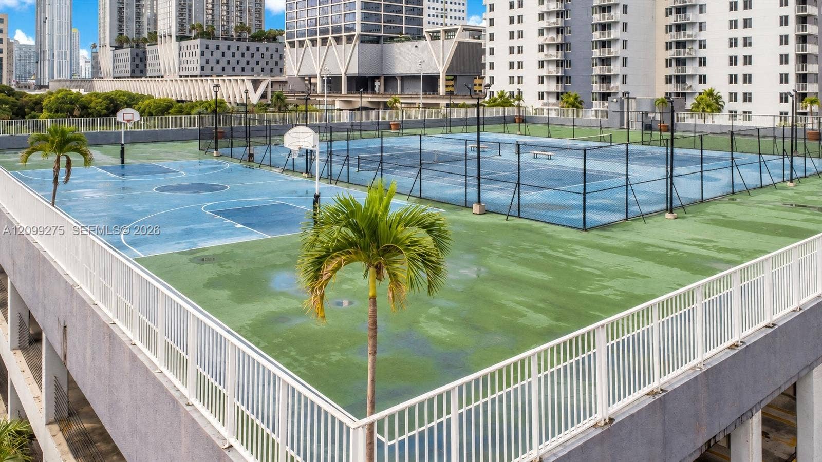 800 N Miami Avenue, #E-902, Miami, Miami, FL 33136 Enjoy an active lifestyle with outdoor basketball and tennis courts, surrounded by tropical landscaping and impressive city views.