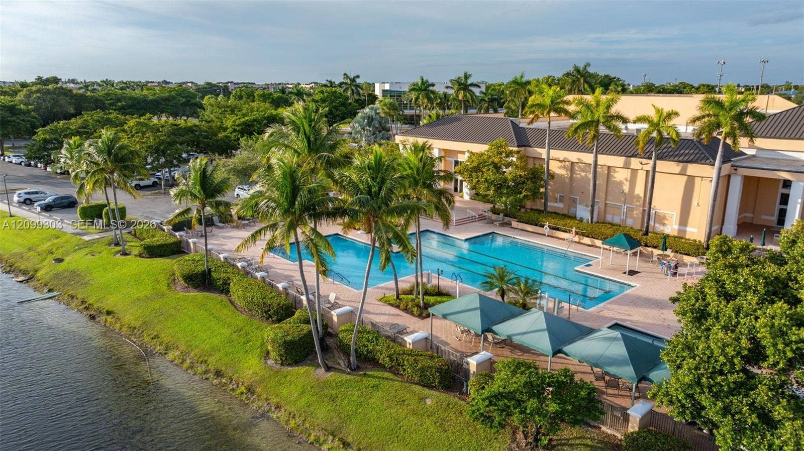 7917 Exeter Boulevard E, #101, Tamarac, FL 33321 Kings Point Pool and Clubhouse Area