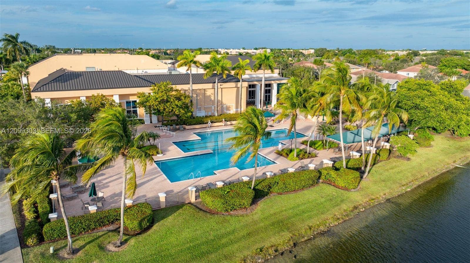 7917 Exeter Boulevard E, #101, Tamarac, FL 33321 Kings Point Pool and Clubhouse Area