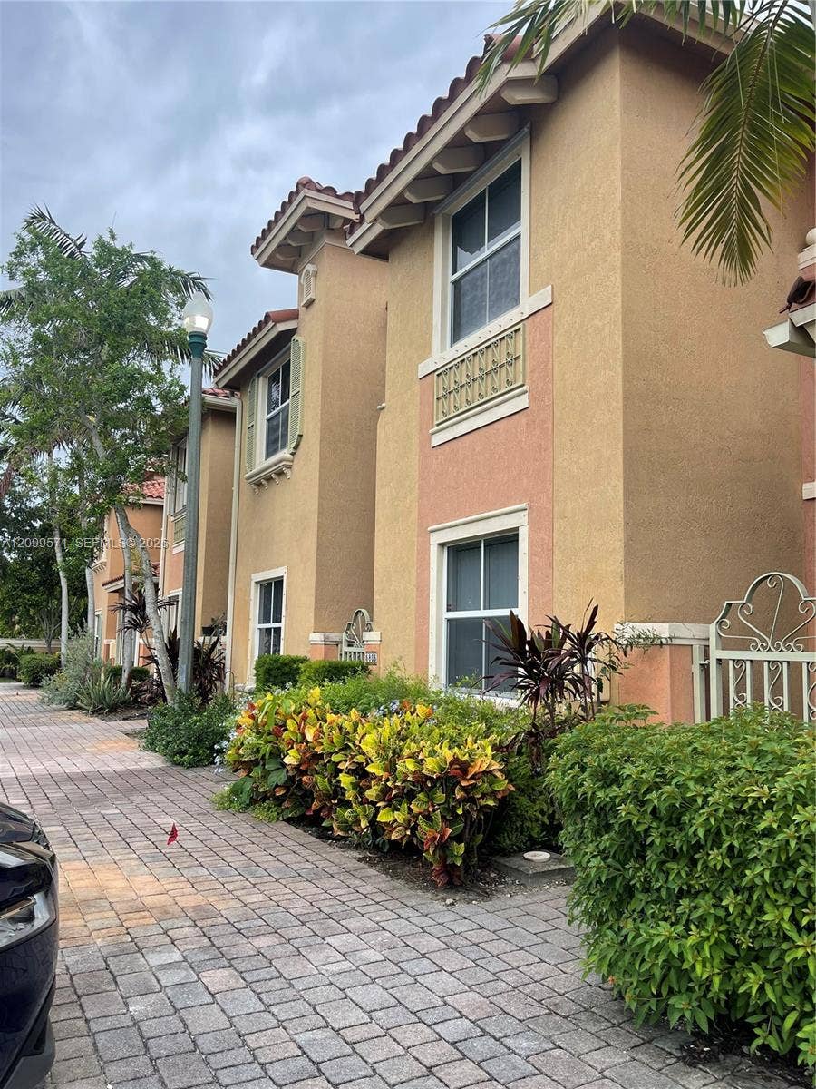 5803 Siena Lane, #606, Hollywood, FL 33021 Photo 4