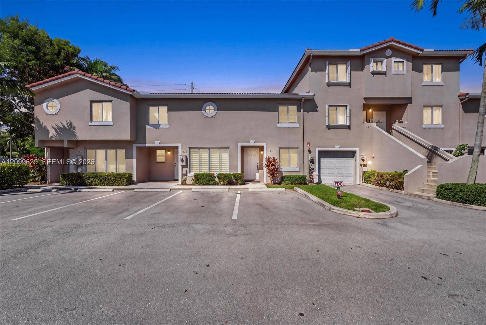 105 Riviera Circle, Weston, FL 33326 Photo 2