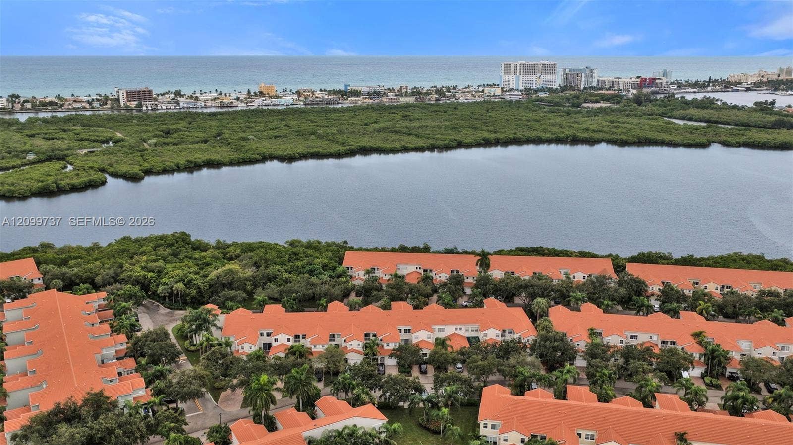 1620 Weeping Willow Way, Hollywood, FL 33019 Photo 9