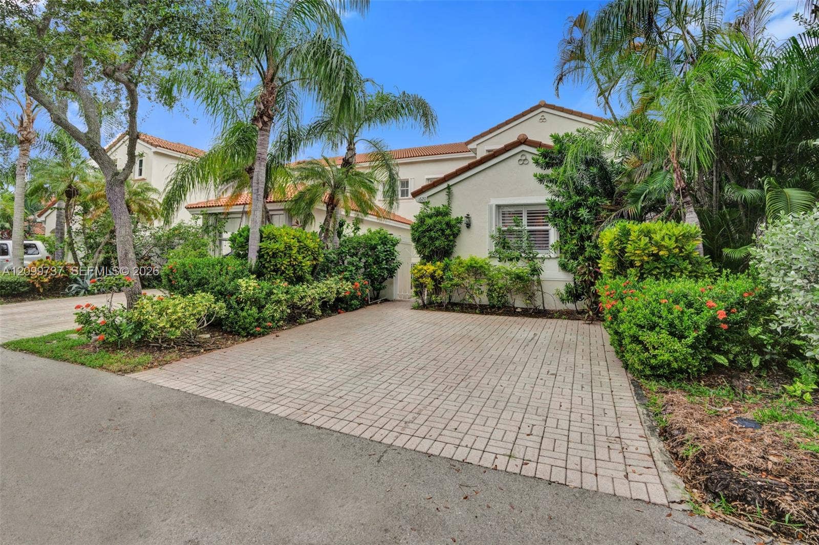 1620 Weeping Willow Way, Hollywood, FL 33019 Photo 5