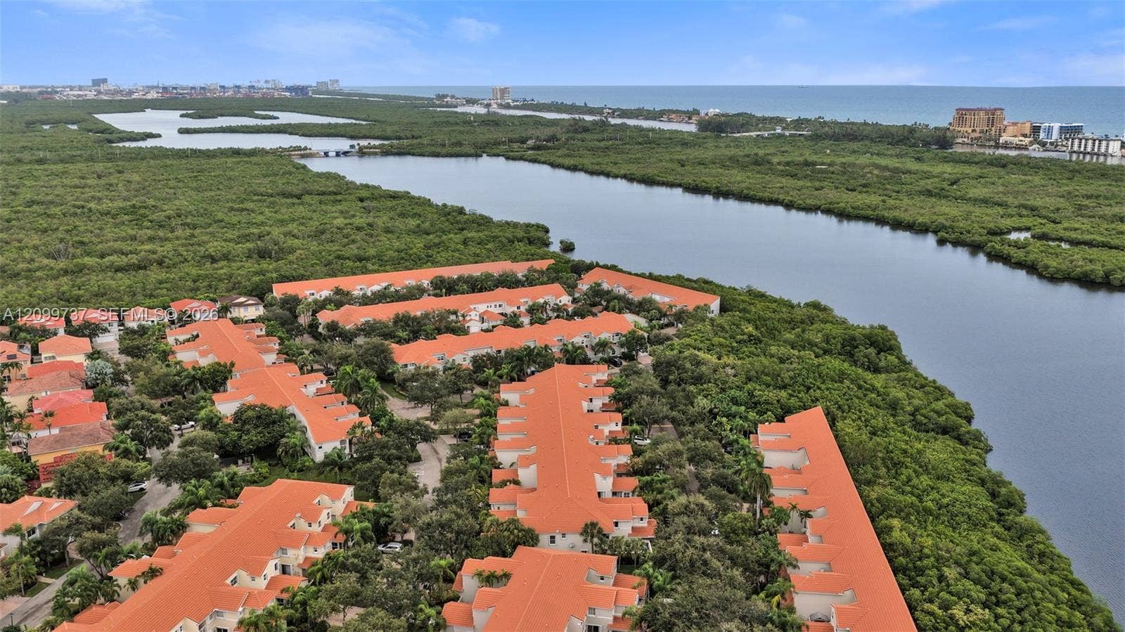 1620 Weeping Willow Way, Hollywood, FL 33019 Photo 8