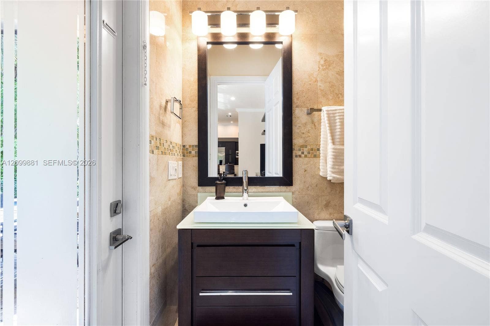 6159 Via Venetia S, Delray Beach, FL 33484 Cabana Bath
