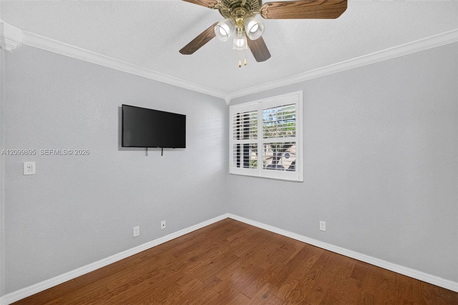 9012 Vineyard Lake Drive, Plantation, FL 33324 Bright and inviting bedroom with ample space for furnishings.