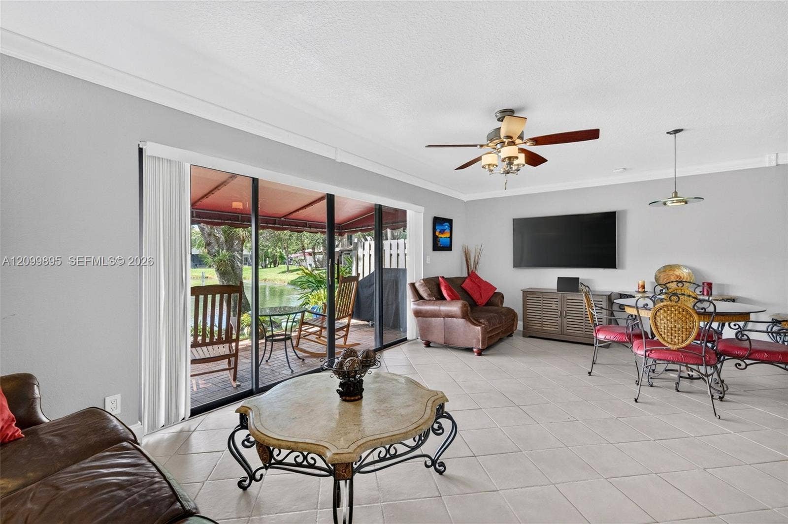 9012 Vineyard Lake Drive, Plantation, FL 33324 Beautiful lake views