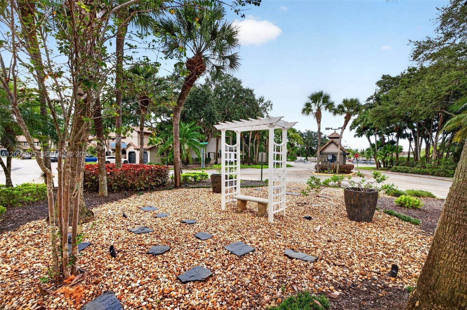 9012 Vineyard Lake Drive, Plantation, FL 33324 Garden by entrance