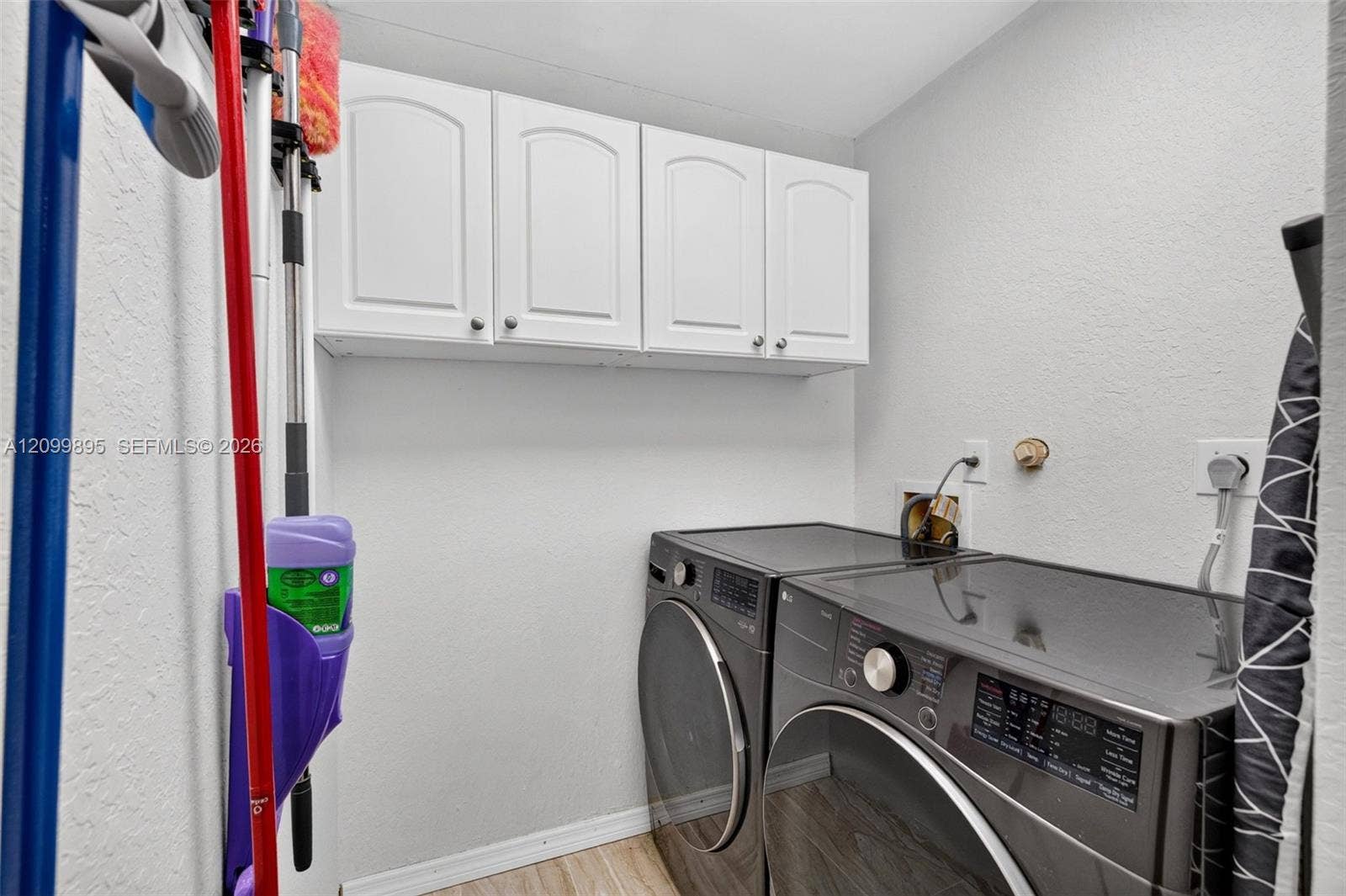 9012 Vineyard Lake Drive, Plantation, FL 33324 Convenient laundry room equipped for everyday household needs.