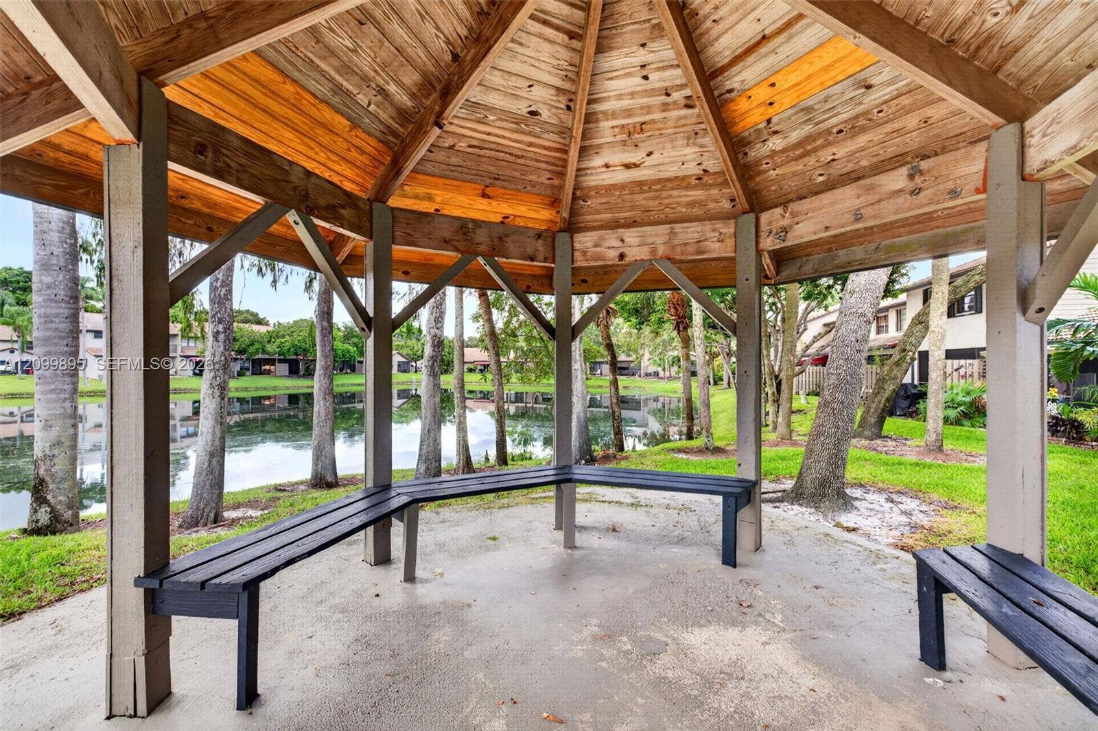9012 Vineyard Lake Drive, Plantation, FL 33324 Pergola