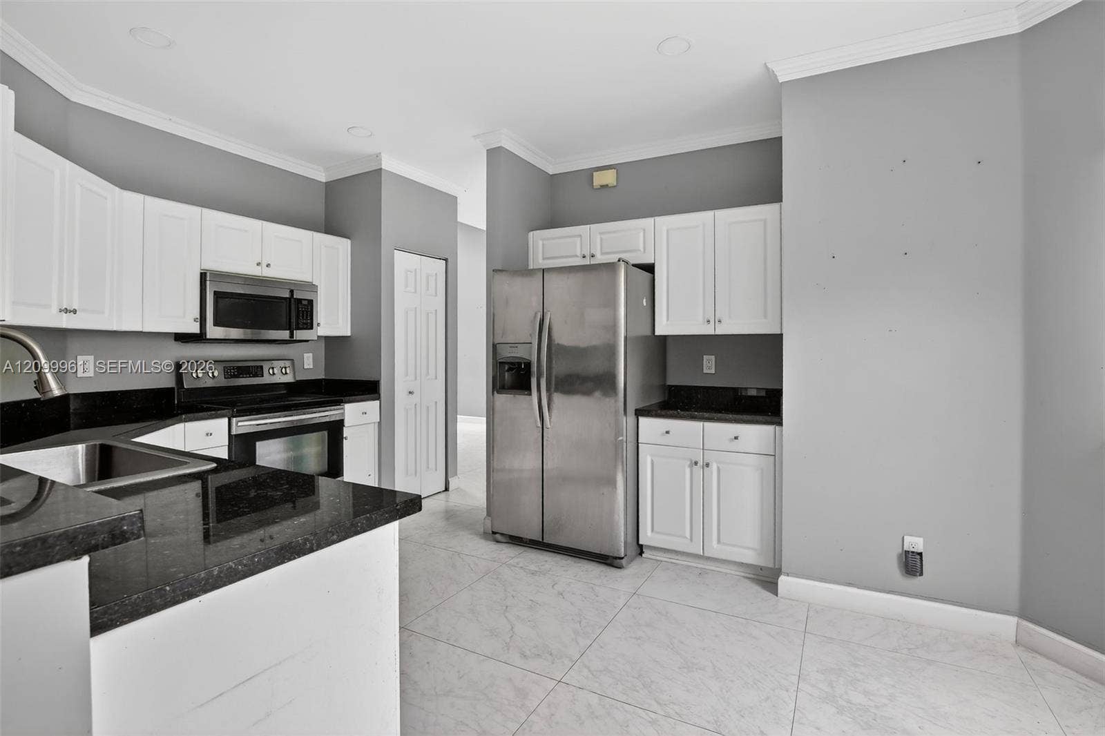 10755 SW 17th Place, Davie, FL 33324 Photo 11