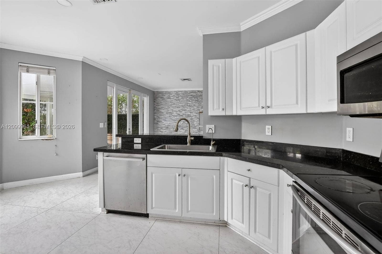 10755 SW 17th Place, Davie, FL 33324 Photo 8