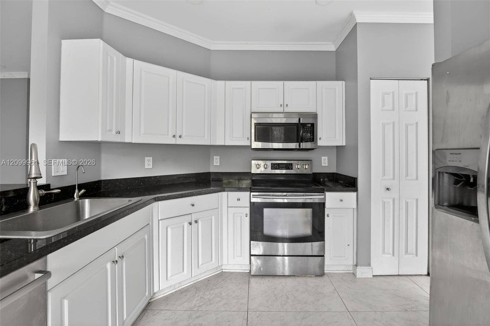 10755 SW 17th Place, Davie, FL 33324 Photo 12