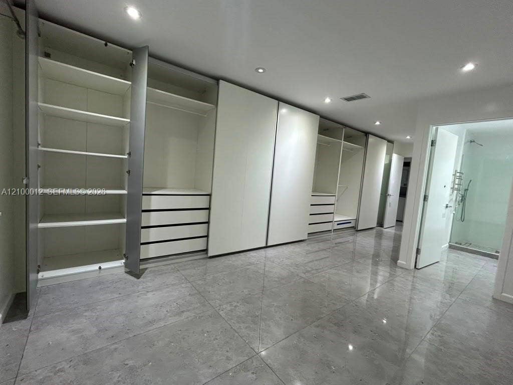 112 Fox Road, #2-50, Hollywood, FL 33024 Wall to wall Closet
