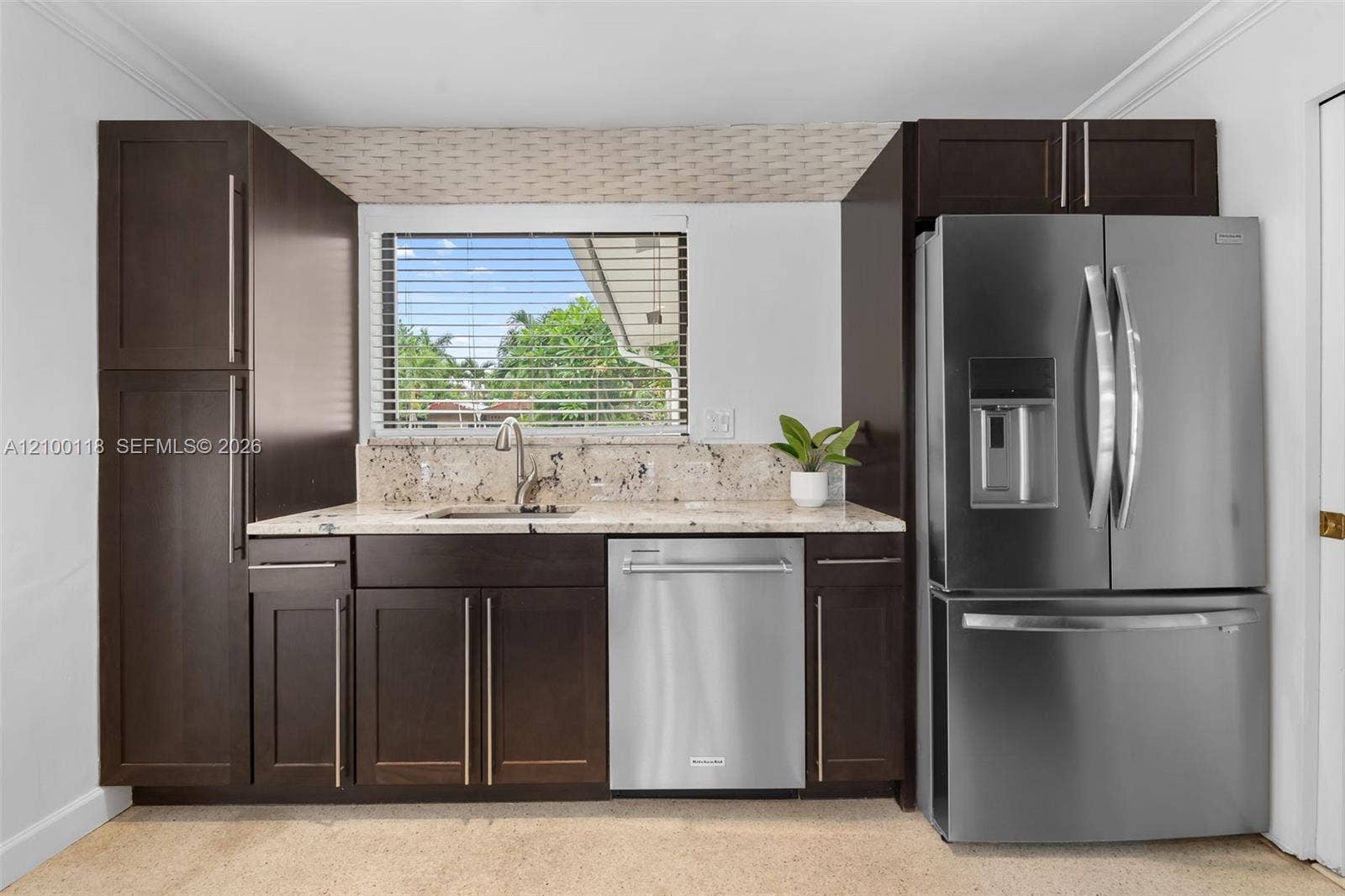 2091 NE 55th Street, Fort Lauderdale, FL 33308 Modern Kitchen