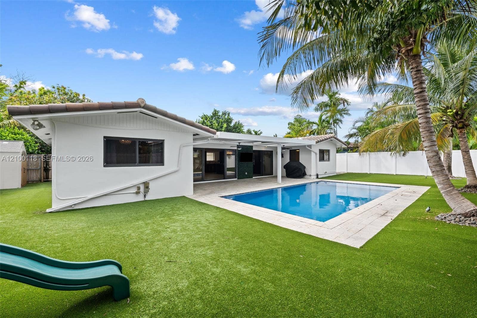2091 NE 55th Street, Fort Lauderdale, FL 33308 Upgraded Turf Backyard