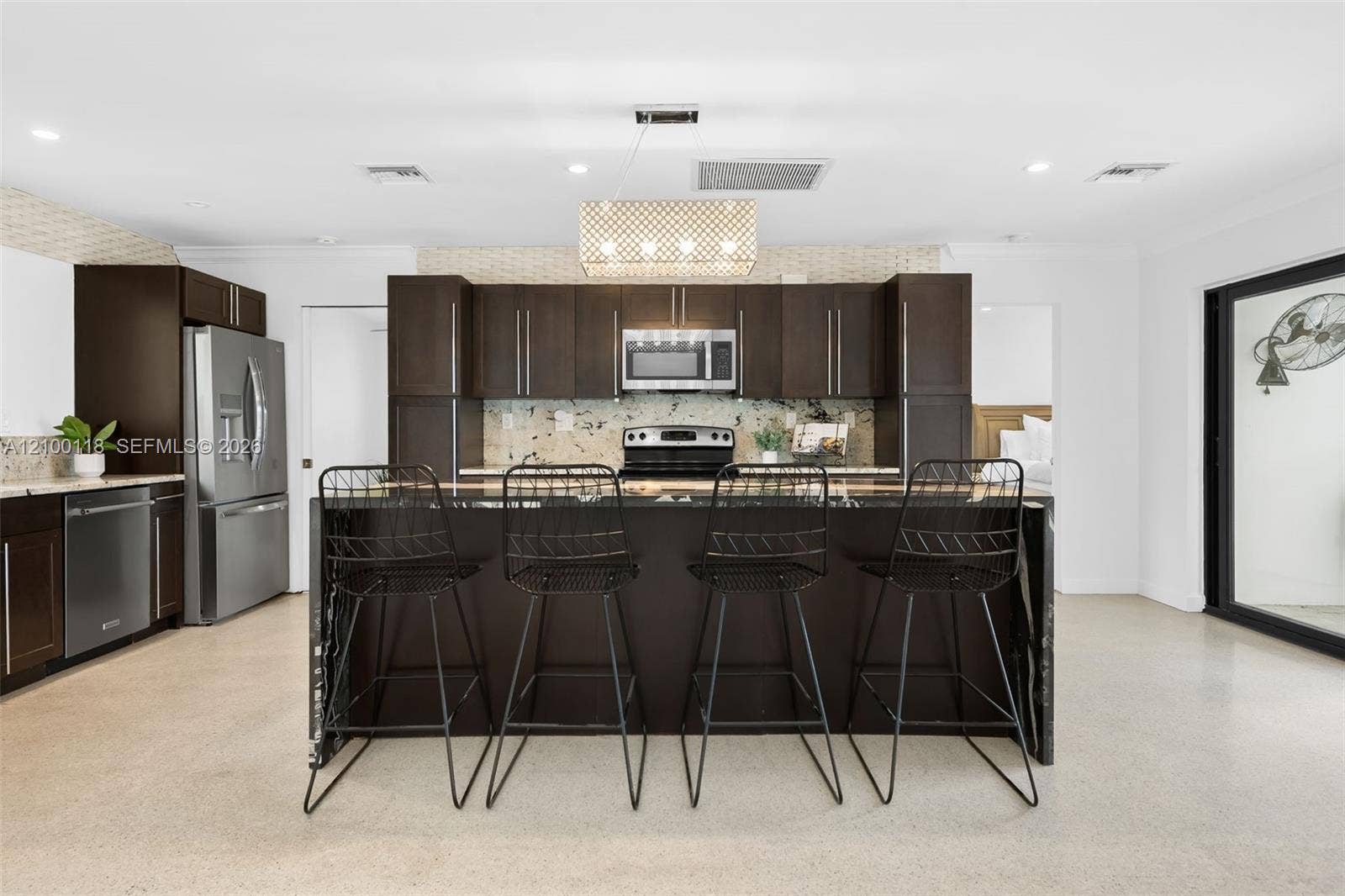 2091 NE 55th Street, Fort Lauderdale, FL 33308 Kitchen Island