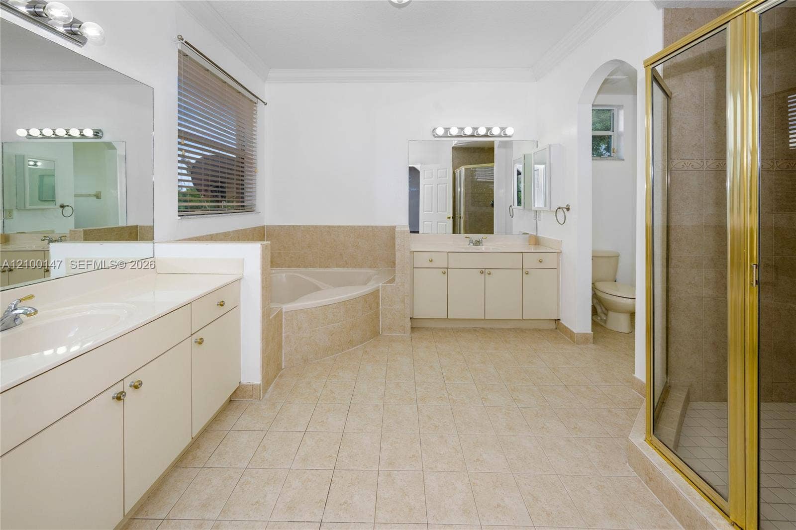 2010 NW 98th Way, Pembroke Pines, FL 33024 Photo 5