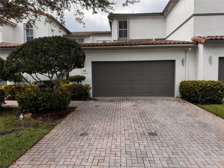 Property photo for 876 W Spinnaker Drive W, Hollywood, FL