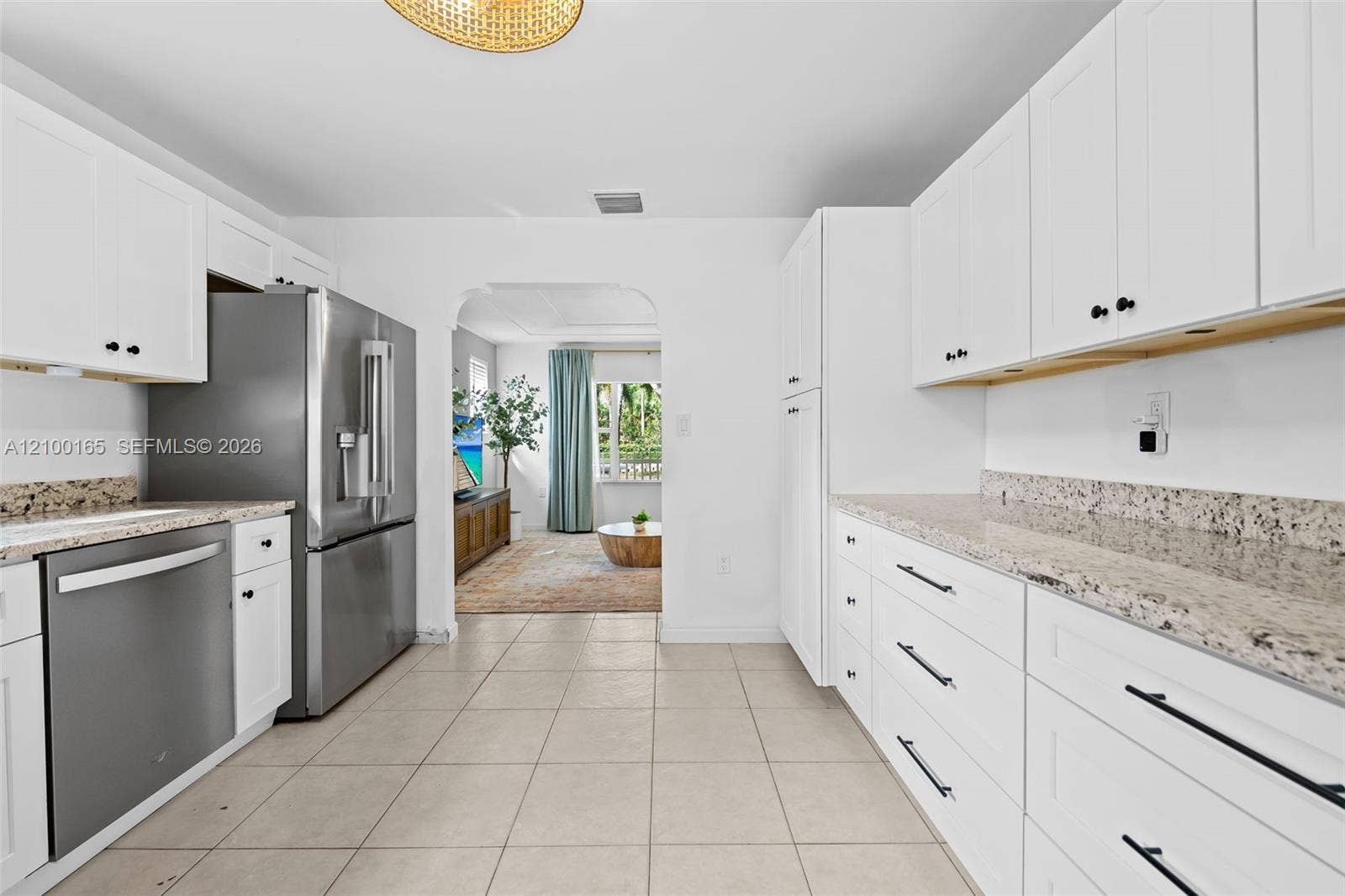 716 NE 11th Avenue, Pompano Beach, FL 33060 White Cabinets