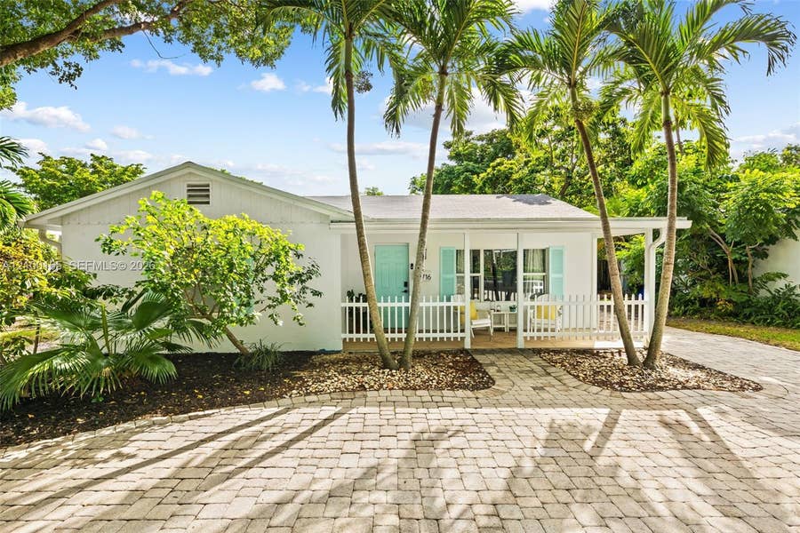 Property photo for 716 NE 11th Avenue, Pompano Beach, FL